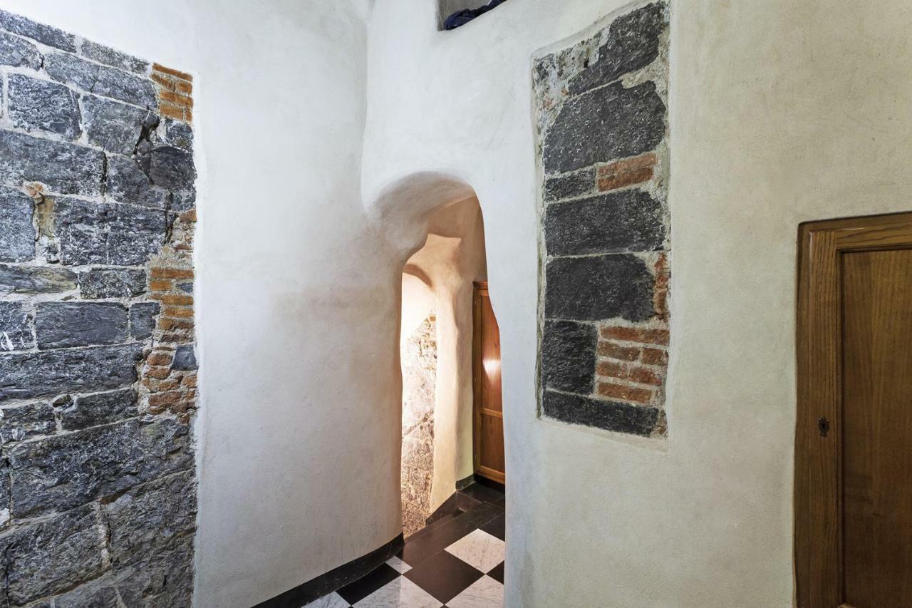 Wood And Stone Apartment In The Historical Center Genoa Exterior photo