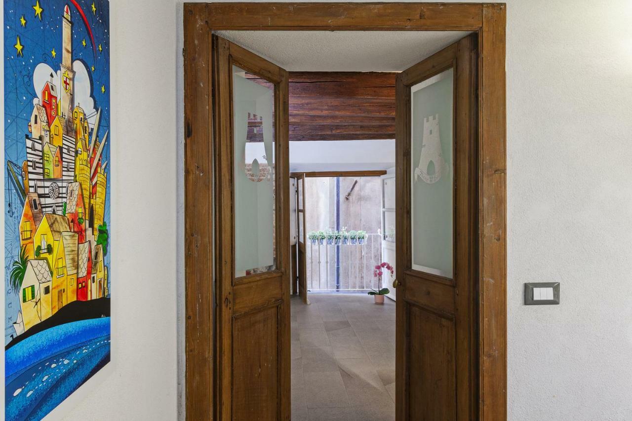 Wood And Stone Apartment In The Historical Center Genoa Exterior photo