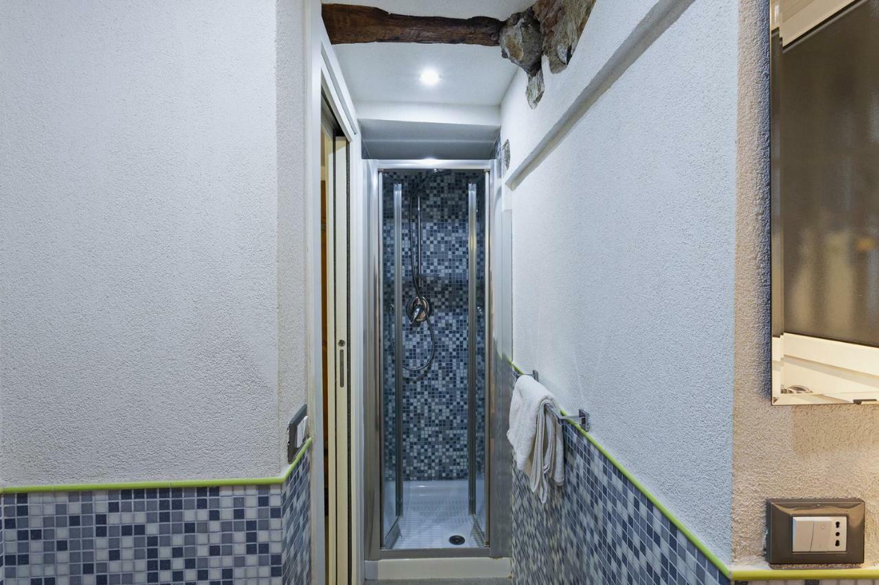 Wood And Stone Apartment In The Historical Center Genoa Exterior photo