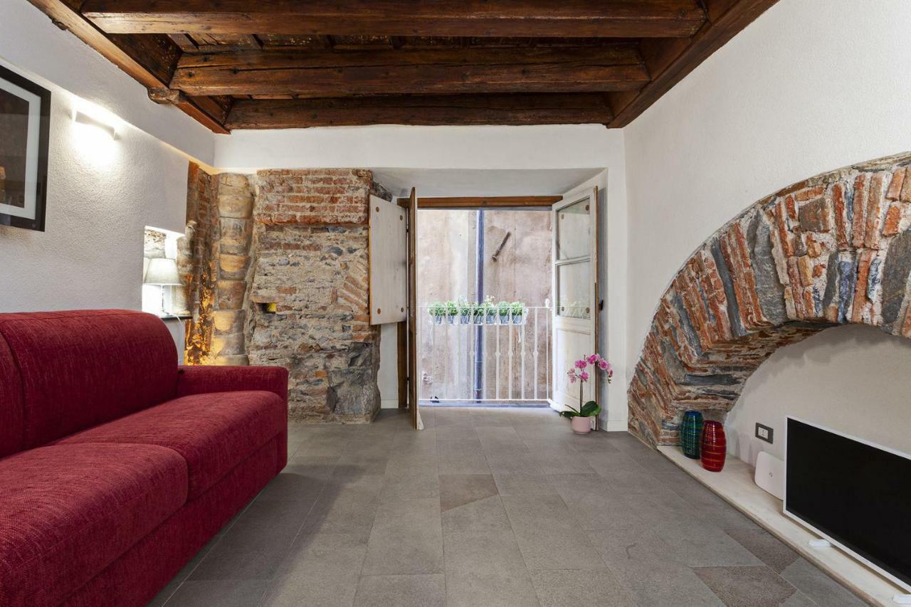 Wood And Stone Apartment In The Historical Center Genoa Exterior photo