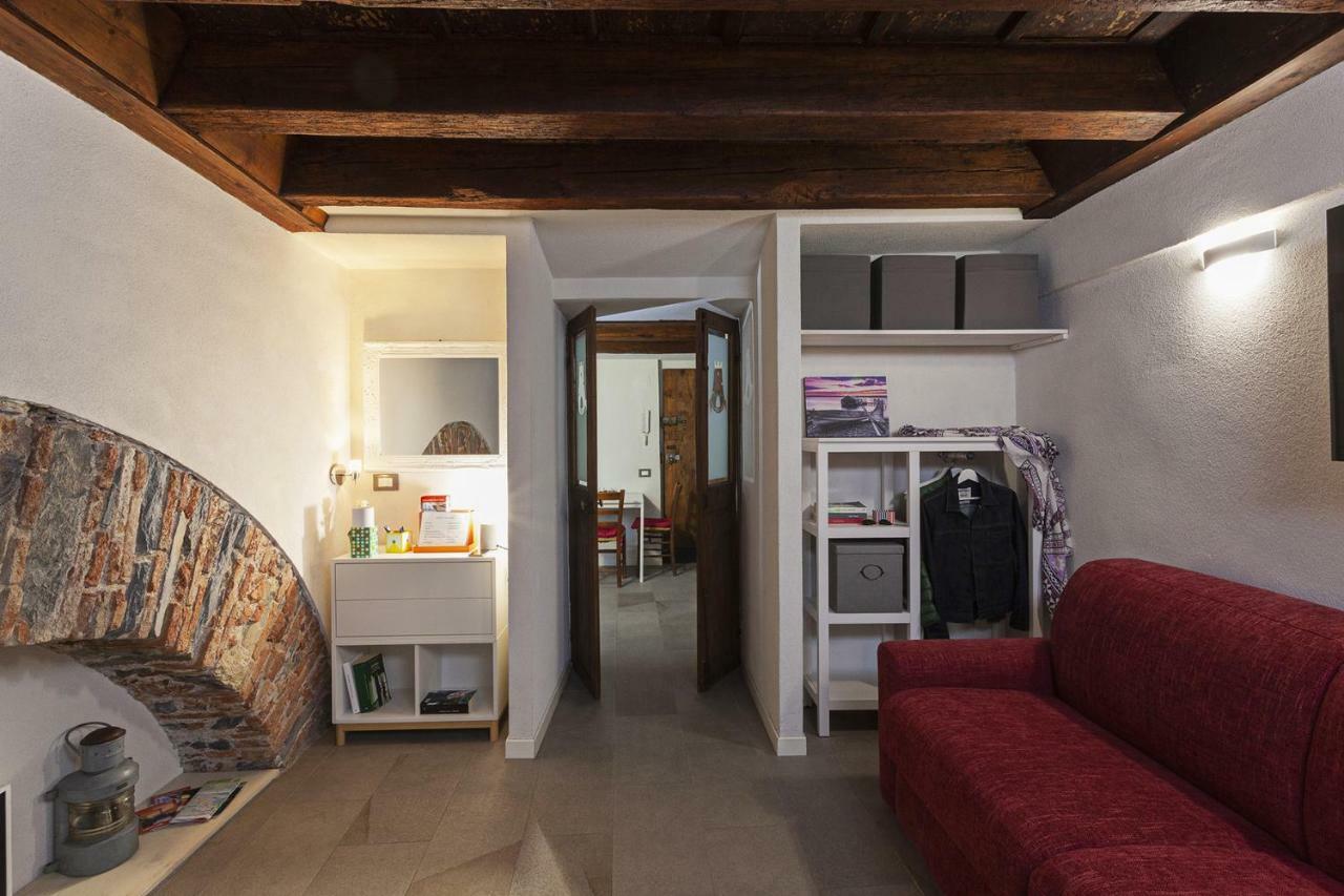 Wood And Stone Apartment In The Historical Center Genoa Exterior photo
